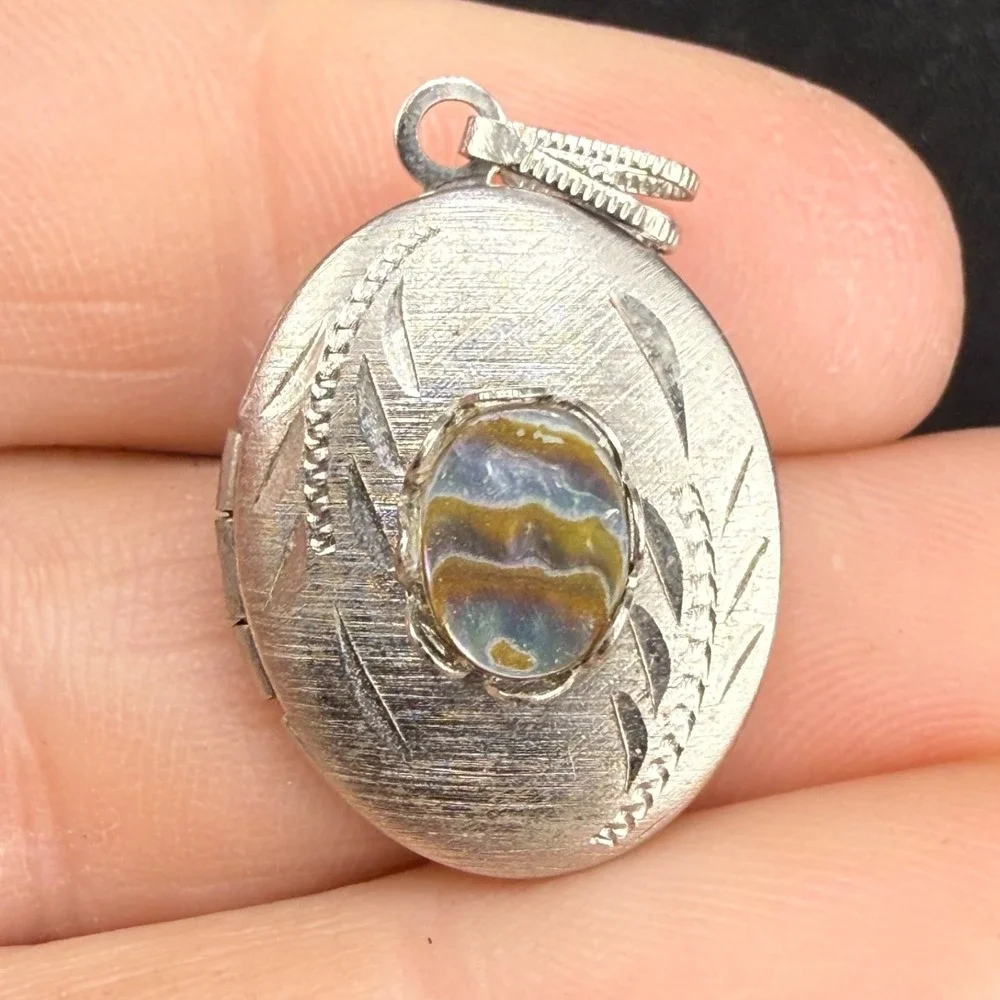 Vintage‎ Locket Pendant Oval Silver Tone Abalone